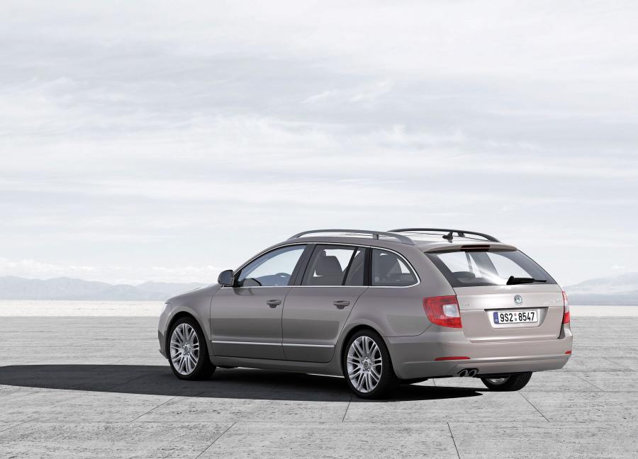  Skoda Superb Combi 2009 года  (фото 10 из 74)
